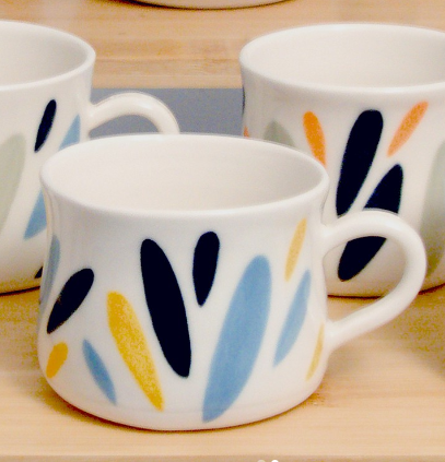 Finnegan's - White Porcelain Mug with petals 250ml