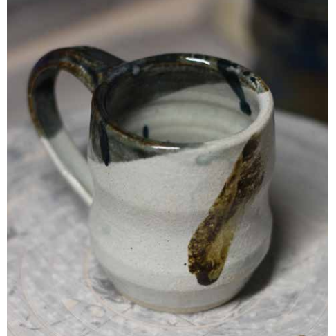 Barrow Arts -Small Off-white brown streak mug (with handle) AM4