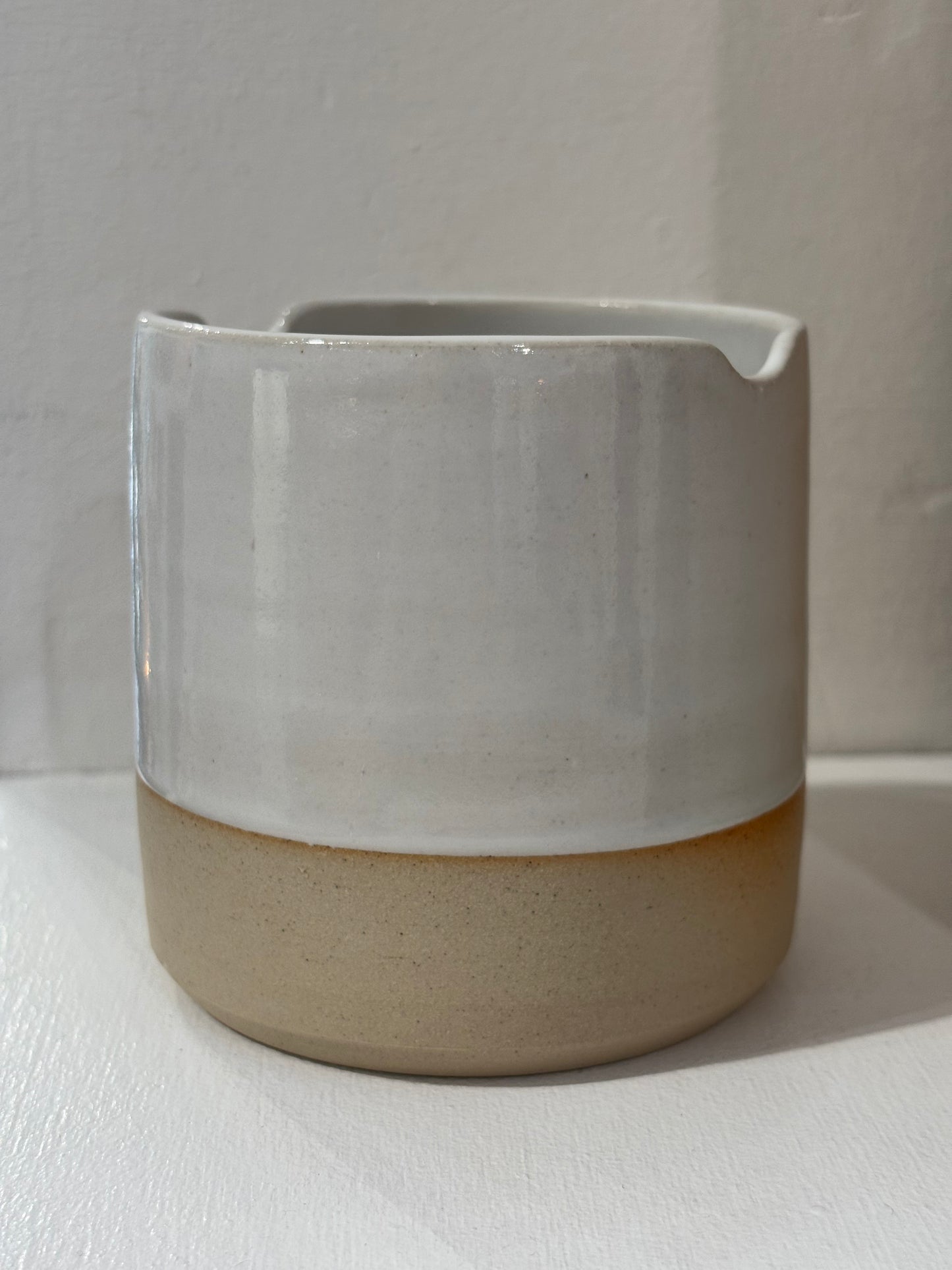Finnegan's Brush Pot White