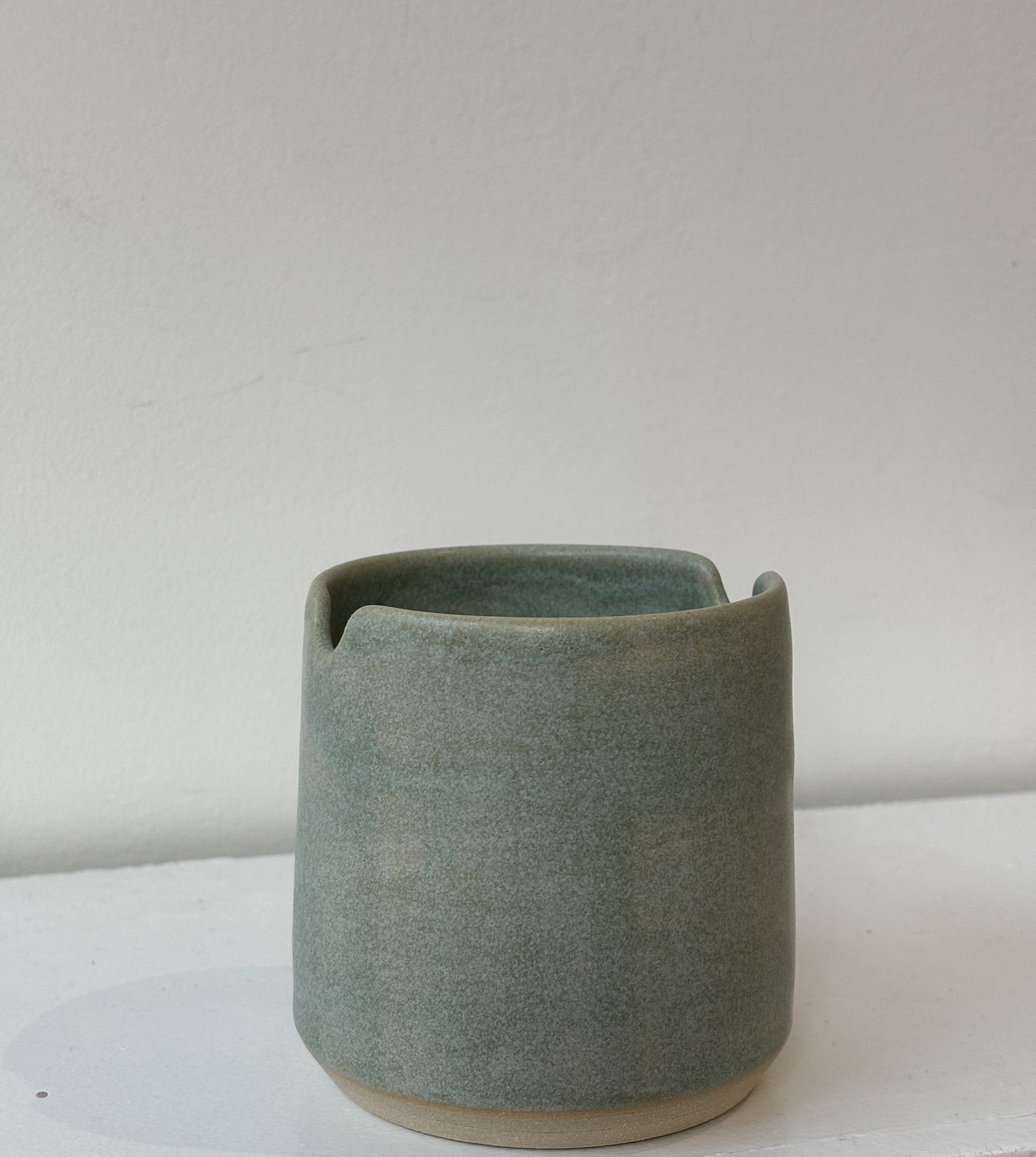 Finnegans_Large_Brush_Pot